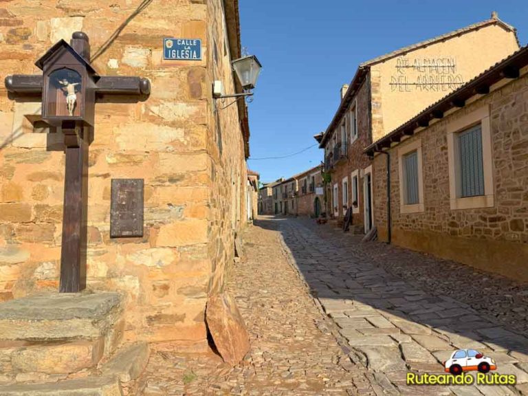 Castrillo de los Polvazares, en la comarca de la Maragatería (León)